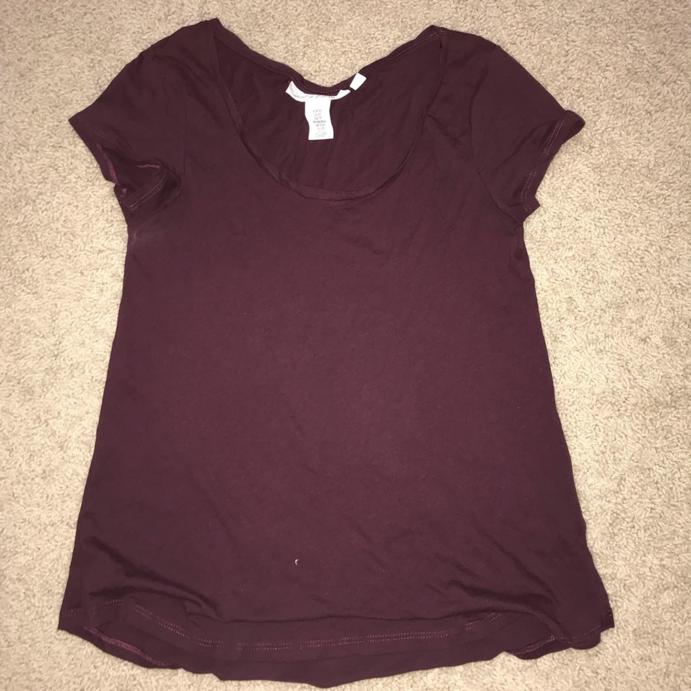 • H&M maroon basics tee ❤️ •